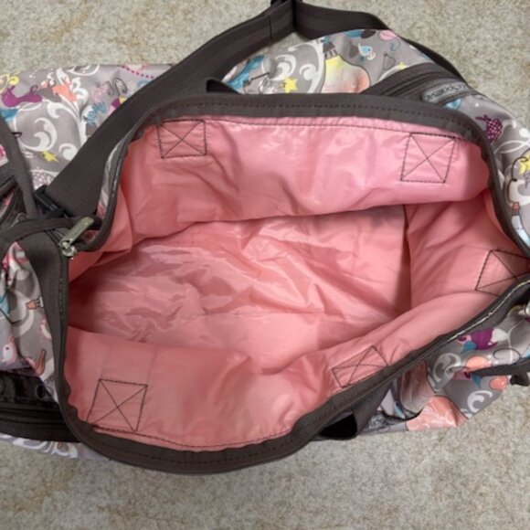 LeSportSac Weekender, Gym. Sports, Travel Bag " Like New " - Picture 4 of 9